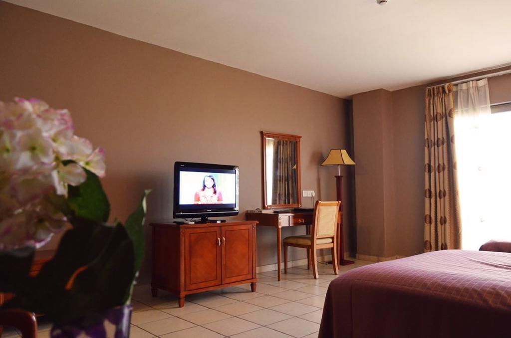 אקרה Mensvic Grand Hotel חדר תמונה